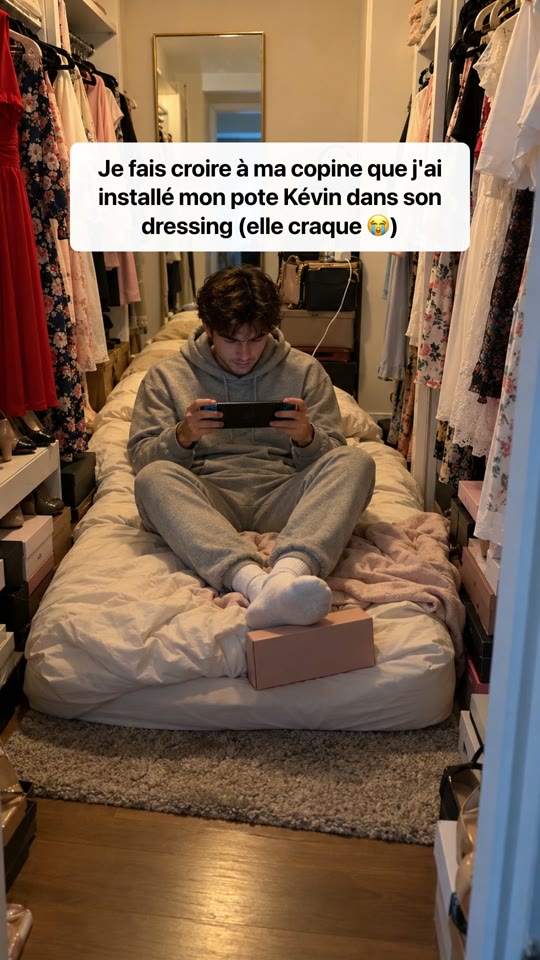 Un pote installé dans un dressing